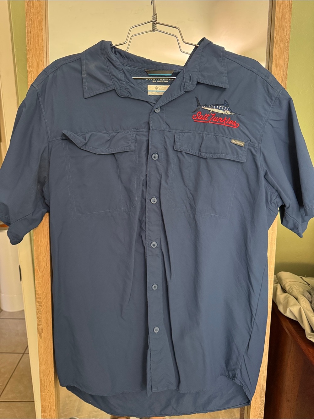 Columbia Short-Sleeve Fishing Shirt in Navy Blue with Red Embroidery